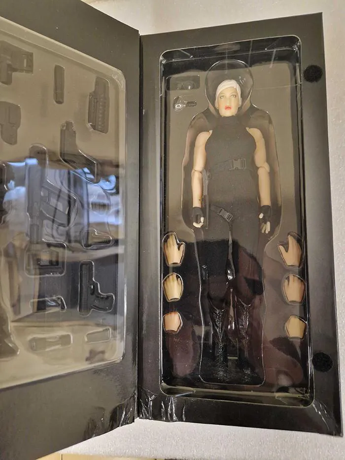 GUNN 4 HIRE - Vanity 1/6 Action Figure 12" - Damaged Box